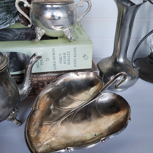 Elegant Silver Tea Set with Leaf Tray - Picture 6 of 6